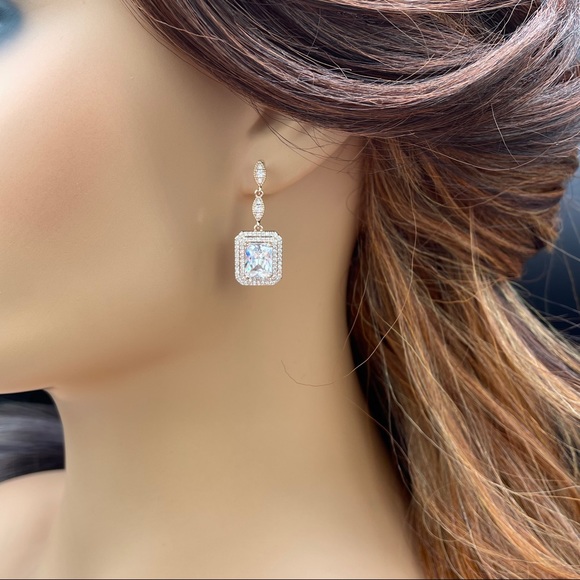 Rose gold tear drop princess emerald halo cut - Picture 3 of 12